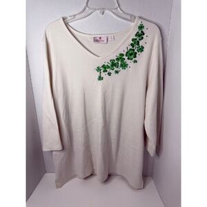 Queen Factory XL Beige V Neck 3/4 Sleeve Clover Applique Rhinestone Top